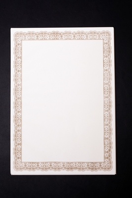 Благородная желтая естественная пергаментная бумага горизонтальная или вертикальная версия доступная