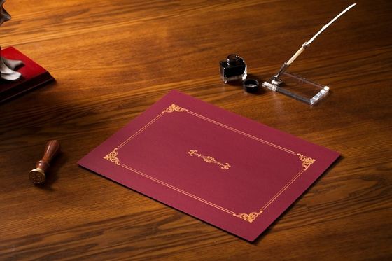 Китайский красный держатель бумаги сертификата, горячие штемпелюя проложенные крышки сертификата