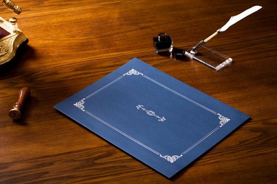 Серебряный горячий штемпелюя проложенный ОЭМ держателя сертификата/ОДМ в цвете сини ралли